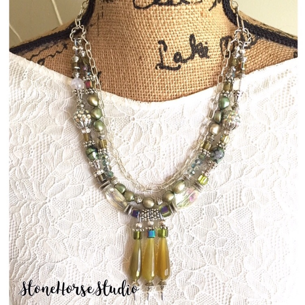 Triple Strand Dragon Vein Agate Necklace